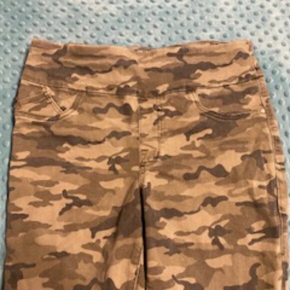 Rock & Republic Camo Jeggings - Picture 3 of 5